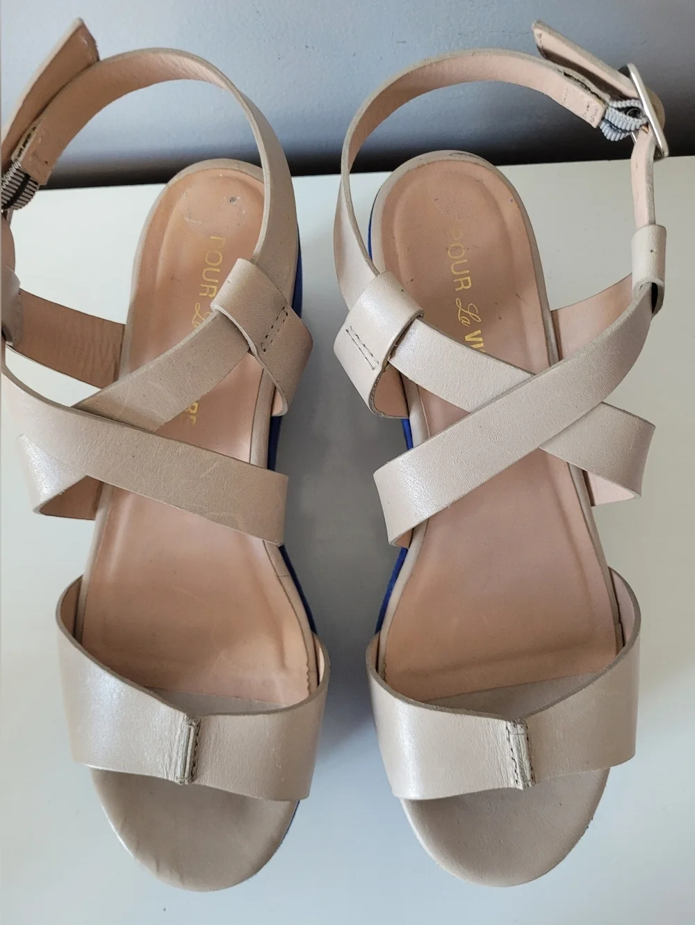 Pour La Victoire Noelle Flatforms, GUC, Size 9.5